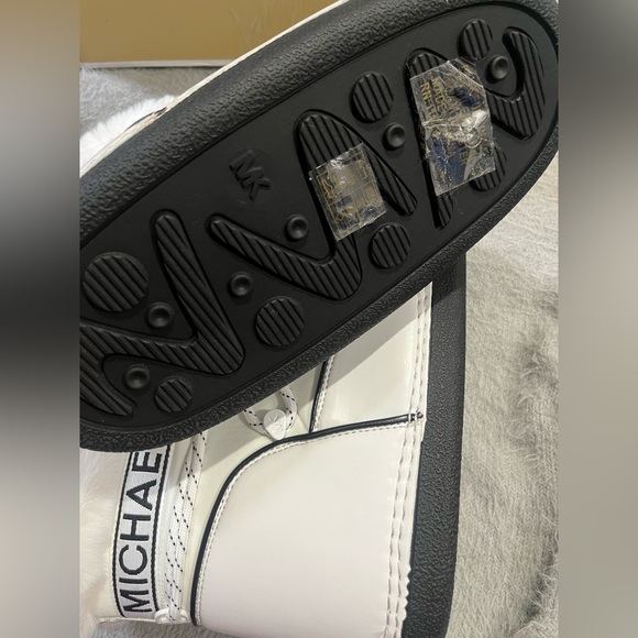 MICHAEL Michael Kors • Zelda Nylon Snow Boot • Women’s - Picture 5 of 10